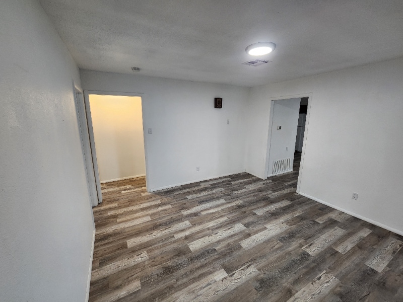 Building Photo - 5900 S Sunset Ave