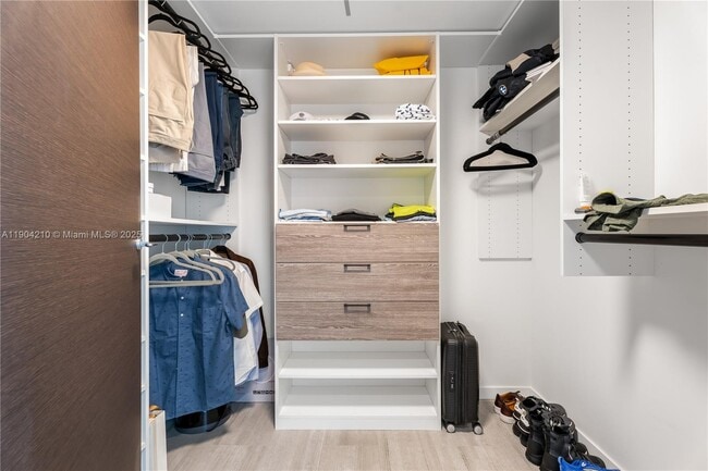 Building Photo - 1000 Brickell Plaza