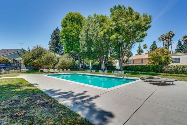 Building Photo - $8500-Mountain View  4 bedroom 3 baths in great neighborhood!