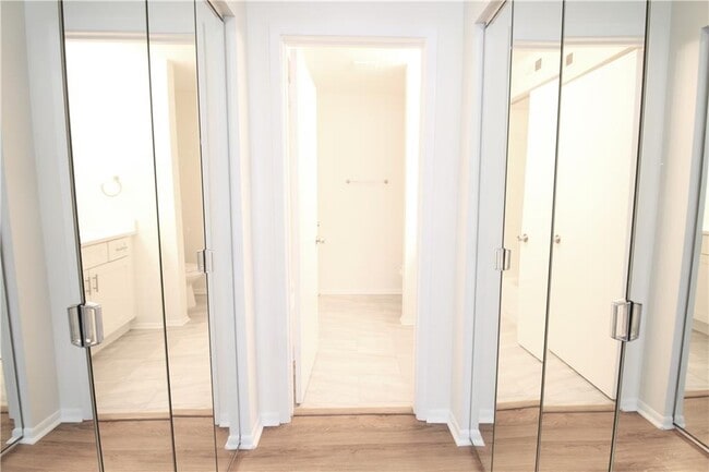 Building Photo - 34 Little Silver Ct