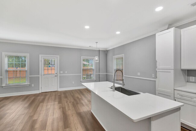 Building Photo - Spacious 4-Bedroom Charleston Home Loaded ...