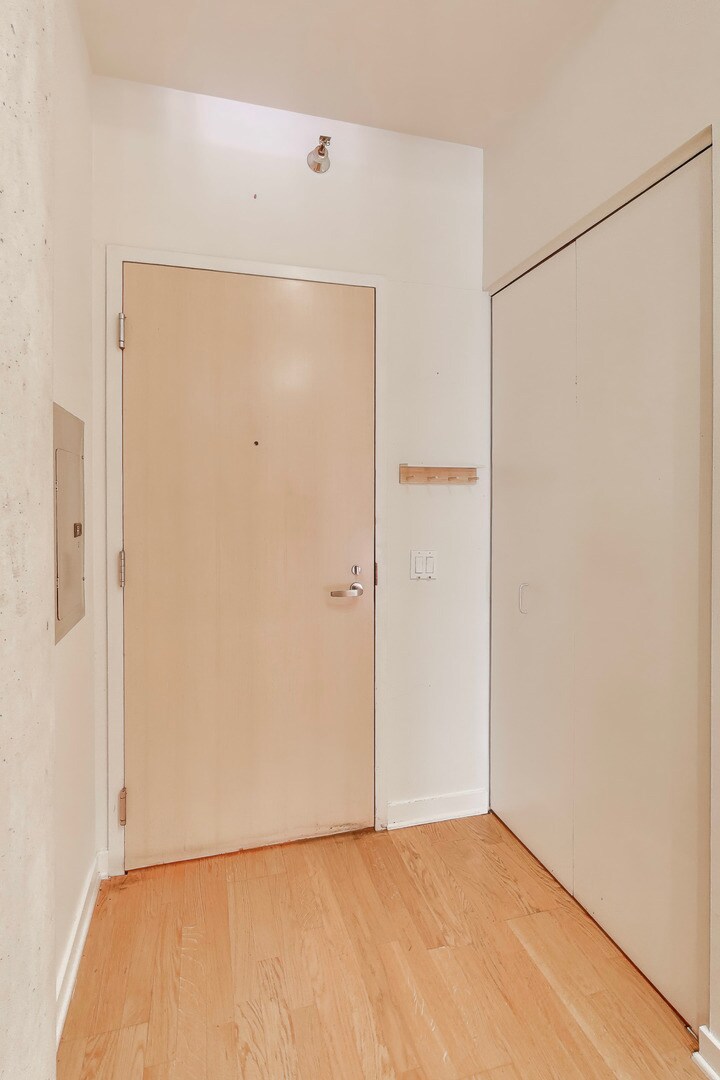 Building Photo - 720 N Larrabee St