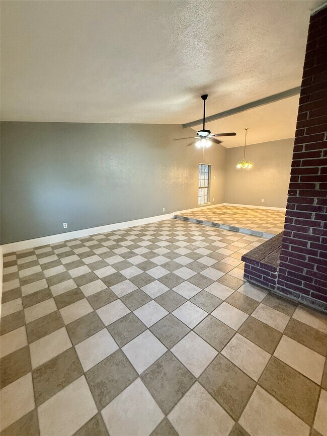 Building Photo - 14650 Lourdes Dr