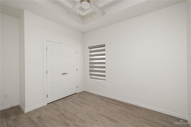 Building Photo - 308 W Campeche Ave