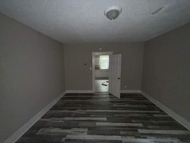 Building Photo - 1057 College St
