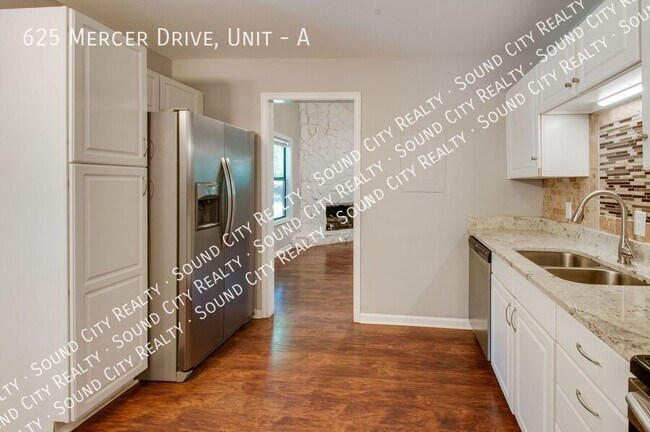 Building Photo - 625 Mercer Dr