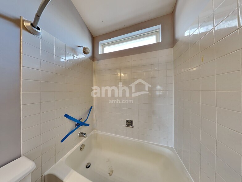 Building Photo - 12 W Country Walk Dr