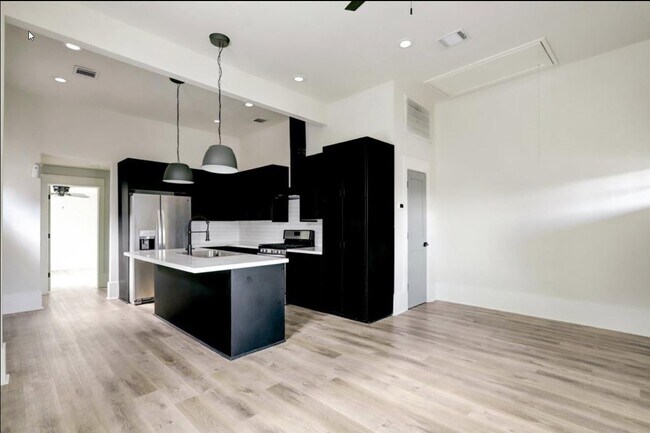 Building Photo - 5514 Barremore St