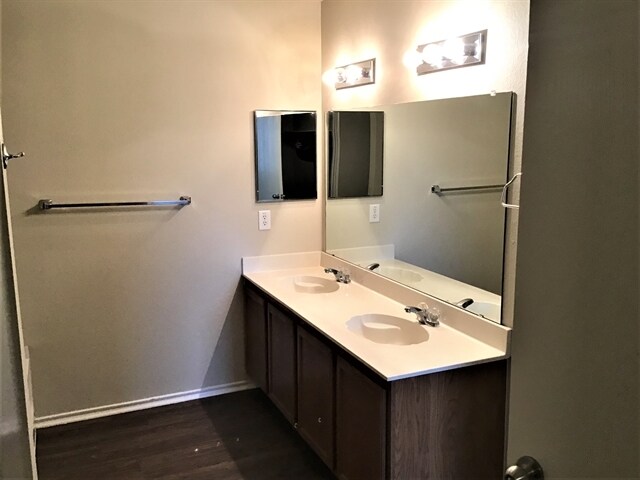 Building Photo - 16508 Jasmine Springs Dr