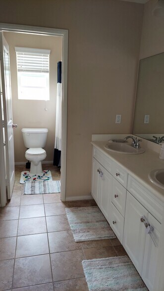 Building Photo - 561 Moonlight Dr