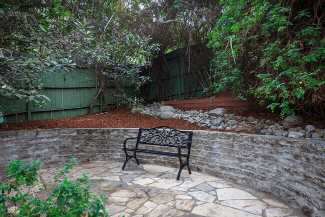 Building Photo - Beautiful Tarzana Rental!