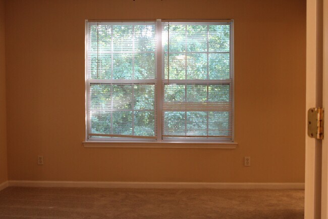 Building Photo - 230 Black Bird Ct