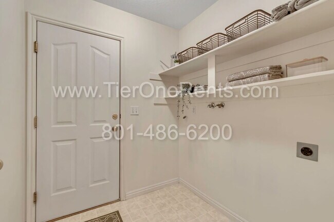 Building Photo - This property offers a NO DEPOSIT option available wit Obligo!