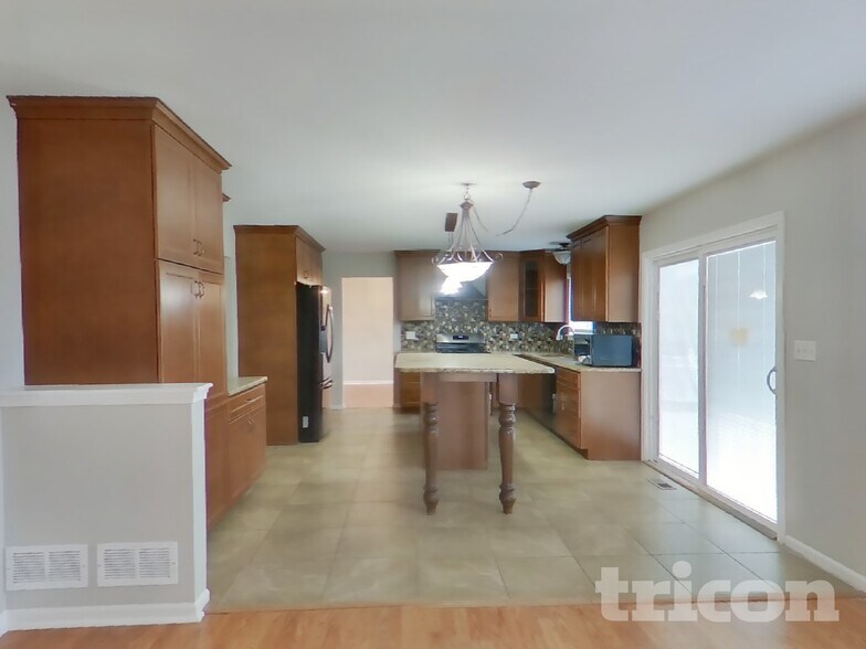 Building Photo - 16137 S Lexington Dr