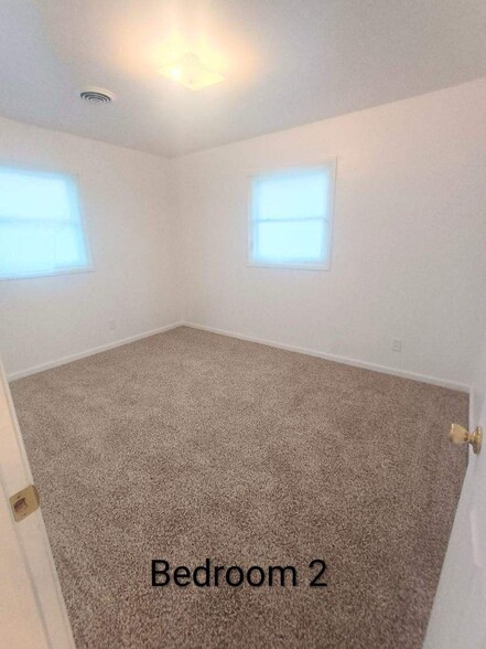 Building Photo - 1152 W Juniper Dr