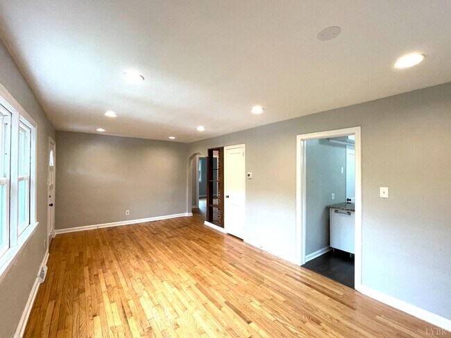 Building Photo - 4607 Fairmont Ave
