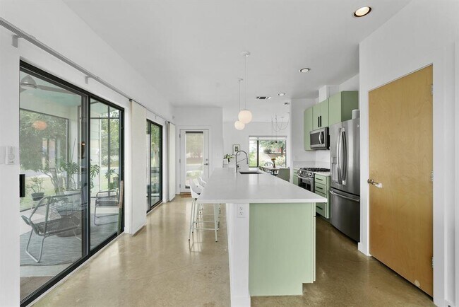 Building Photo - 5725 Toscana Ave
