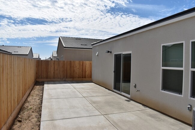 Building Photo - 4472 N San Miguel Ave