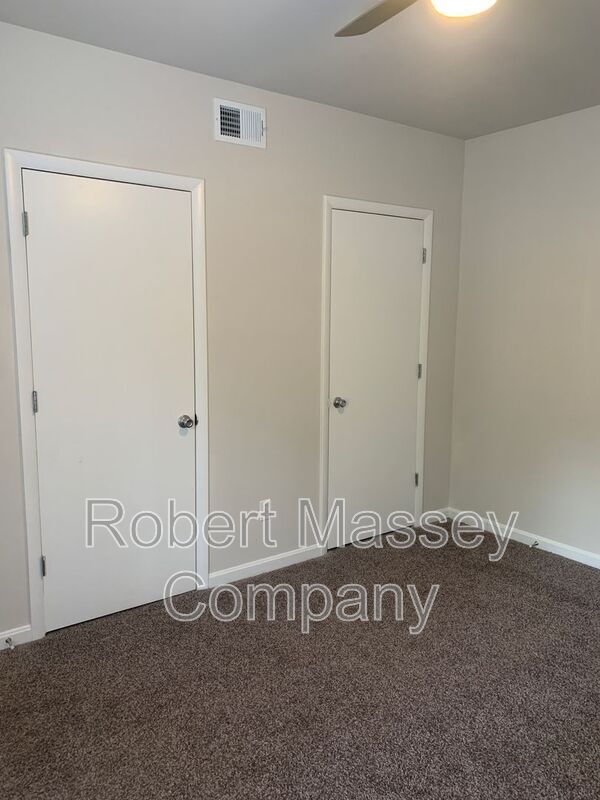 Building Photo - 2745 Grinstead Dr