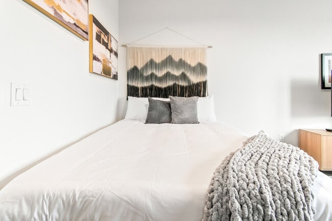 Building Photo - 714 Richmond Ave.