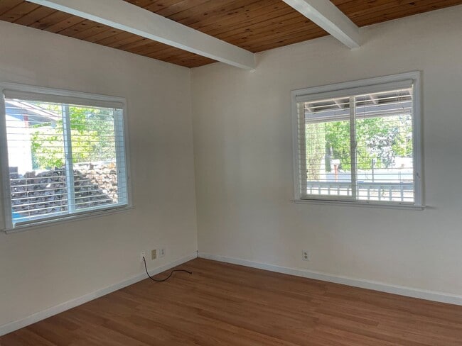 Building Photo - 4 bedroom, 2 bath home in Lake Wildwood ga...