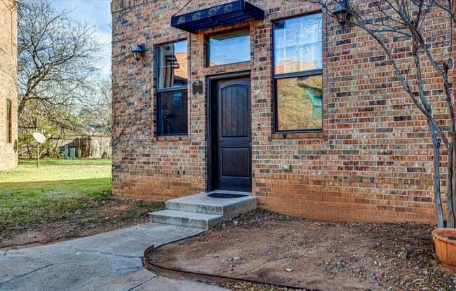 Building Photo - 375 Triad Village Dr