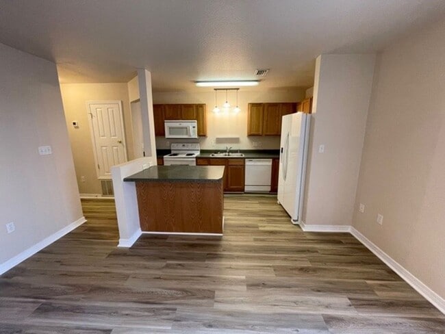 Building Photo - Nice 2 Bedroom/2.5 Bath/1 Car Garage End Unit Townhome For Rent!