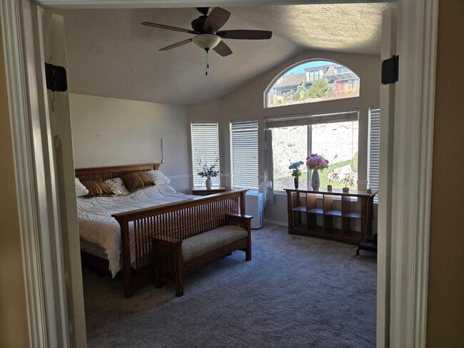 Building Photo - 982 4000 N