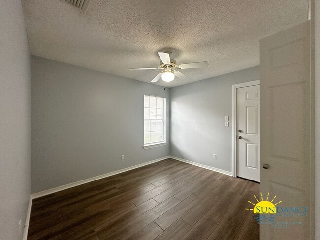 Building Photo - Wonderful 4 Bedroom Home in Fort Walton Beach