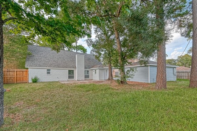 Building Photo - 318 Pine Manor Dr