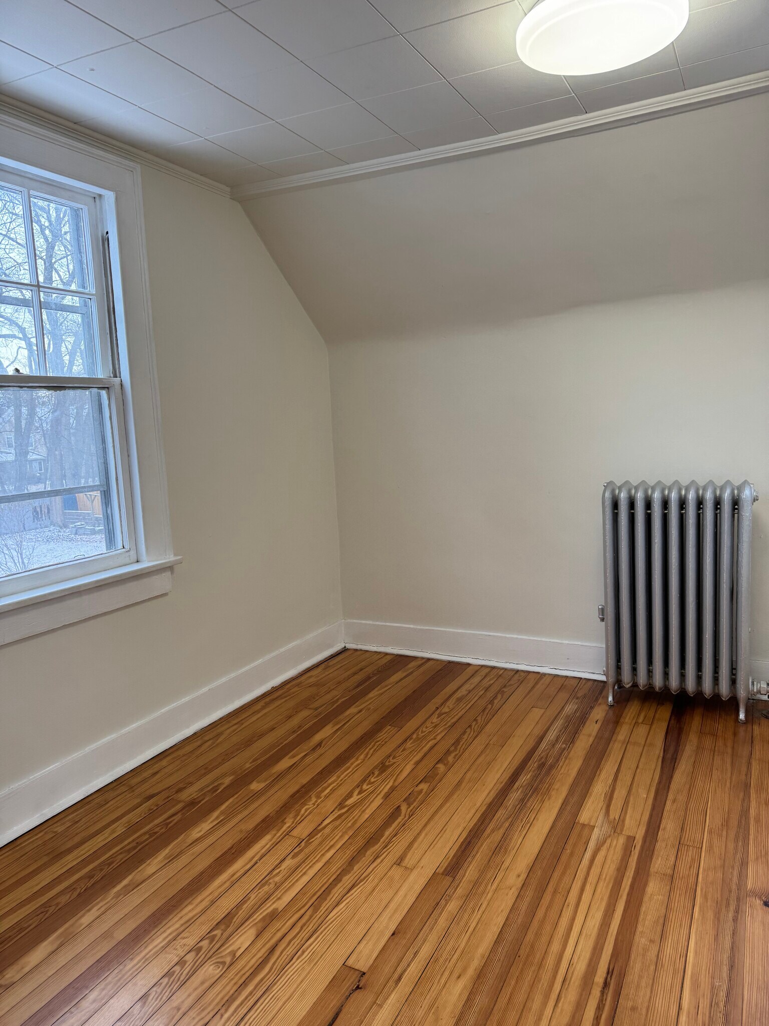 Building Photo - 245 E Hamilton Ave