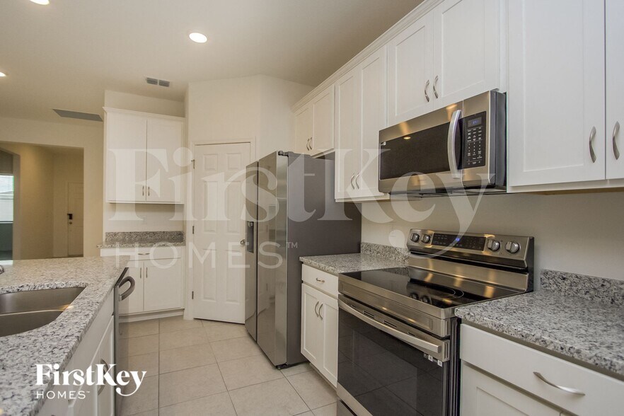 Building Photo - 328 Corbel Ln