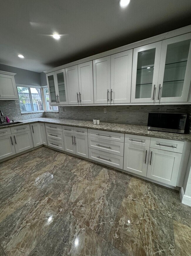 Building Photo - 1041 NE 178th Terrace