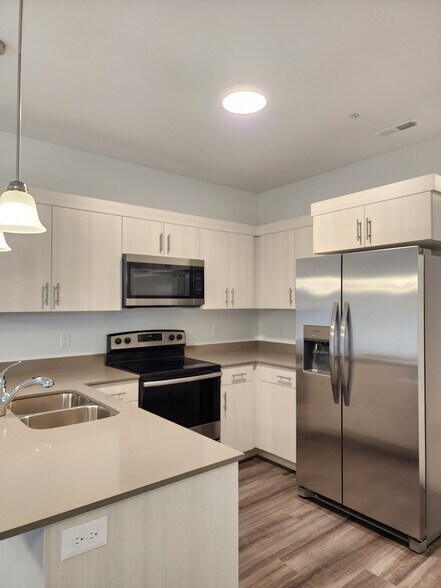 Building Photo - 4735 S Alder Dr