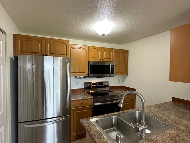 Building Photo - Sterling Heights Condo - Bellevue