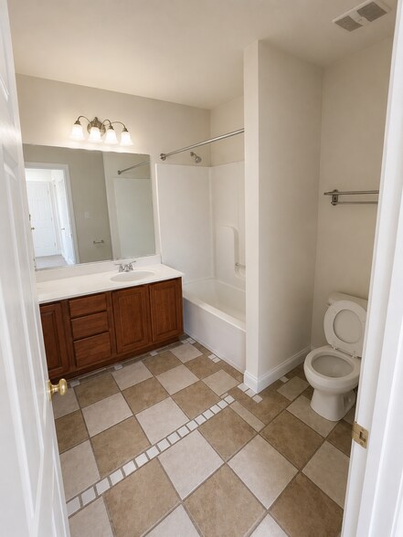 Second bed room bathroom - 109 Coral Reef Ct