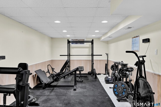 Building Photo - 75 Glenwood Dr