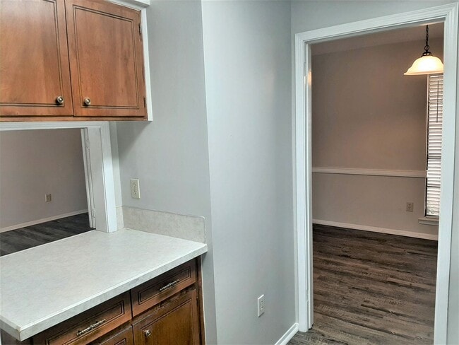 Building Photo - Adorable 2-Bedroom, 2-Bath Townhome Near A...