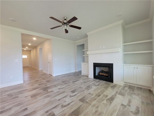 Building Photo - 1041 E Skyline Lp