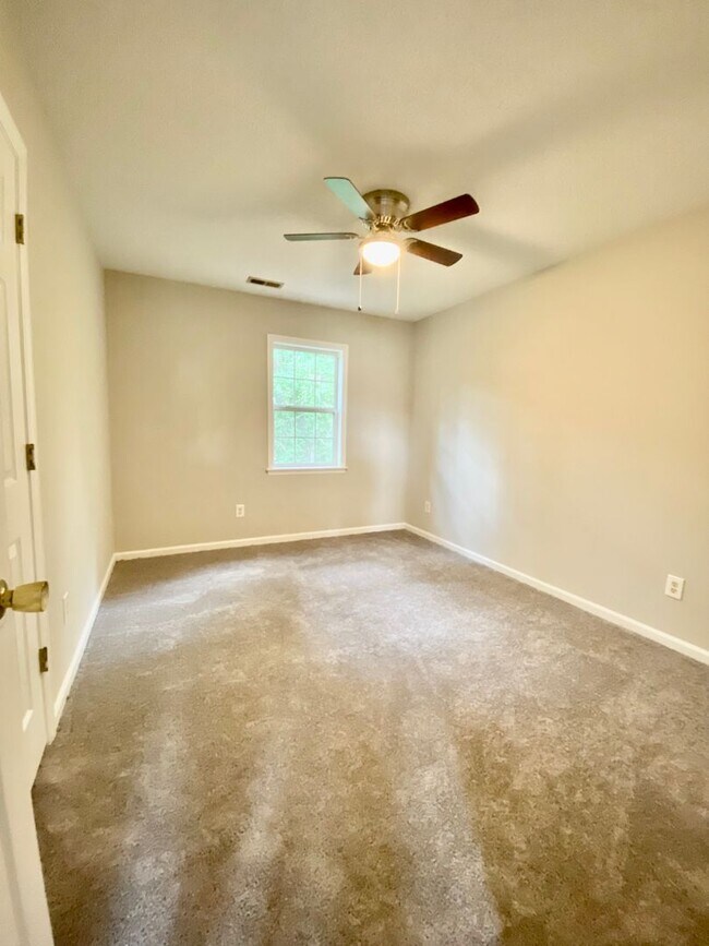 Building Photo - 4 Bedroom Home for Rent