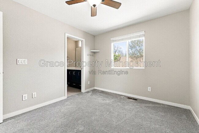 Building Photo - 10229 Southlawn Cir