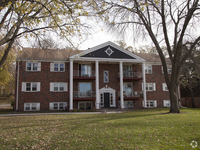 1225 66th Street Apartments - Windsor Apartments