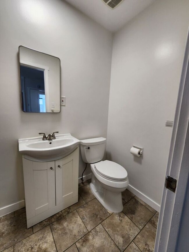 Building Photo - ** Stunning Dream 3 BD / 2 BA HOME w/ Doub...