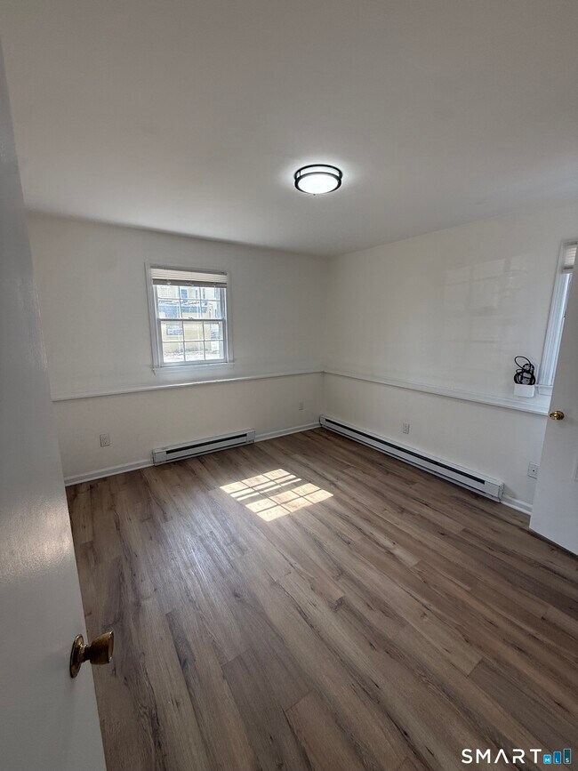 Building Photo - 14 Averill Pl