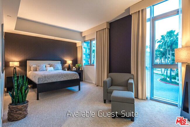 Building Photo - 13650 Marina Pointe Dr