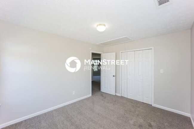 Building Photo - 877 Terance Ave