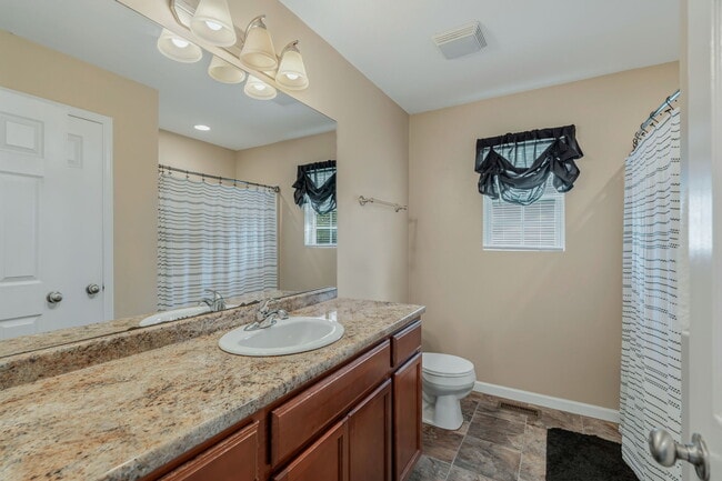 Building Photo - 927 Mossy Grove Ln
