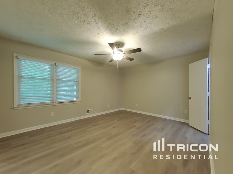 Building Photo - 167 Hardy Cir