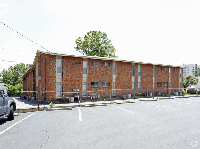 Cambridge Apartments - The Courtyard at Monroe