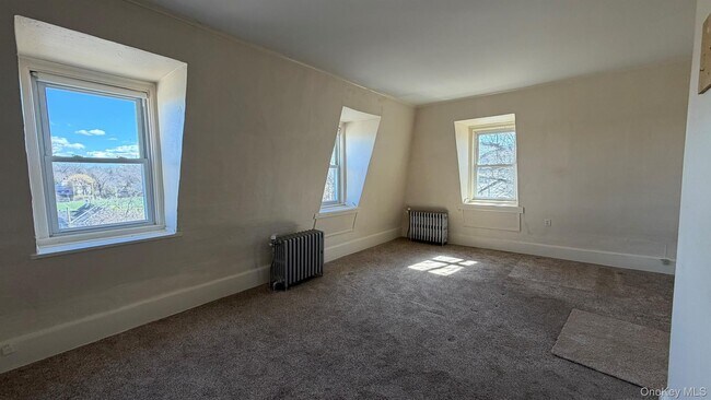 Building Photo - 64 Anstice St